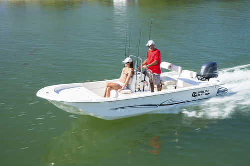 Coque open hors-bord - JVX 18 Series - Sea Chaser - à console centrale / de pêche sportive / max. 7 personnes