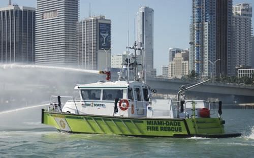 Bateau pompier - FireStorm 36 - Metalcraft Marine Inc - in-bord hydrojet / en aluminium