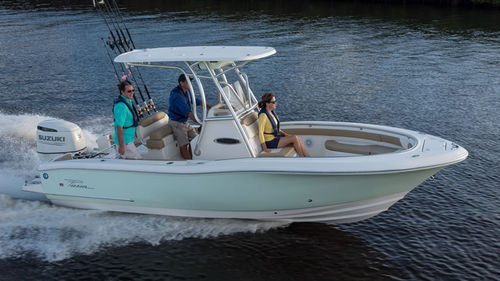 Bay boat hors-bord - Sportfish 222 - PIONEER BOATS - à console centrale / open / de pêche sportive