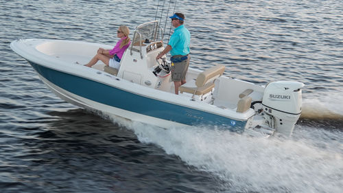 Coque open hors-bord - Sportfish 180 - PIONEER BOATS - à console centrale / de pêche sportive / max. 6 personnes