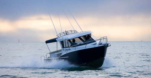 Cabin-cruiser in-bord - CUSTOM 800 - Dickey Boats Limited - hard-top / de pêche sportive