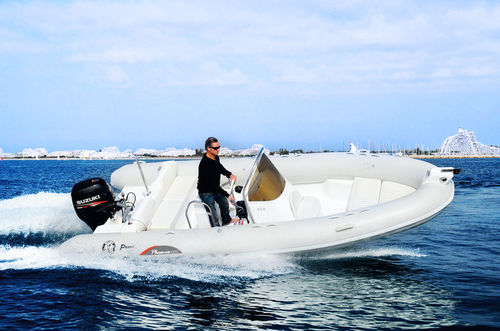 Bateau pneumatique hors-bord - Phoenix - Silver marine - semi-rigide / à console centrale / max. 12 personnes