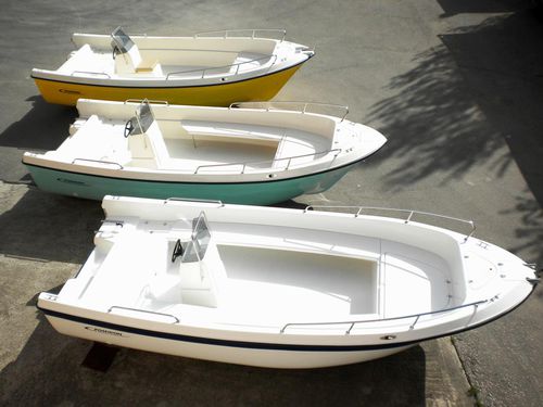 Coque open hors-bord - 620 W - Biskinis Bros S.A. - à console centrale / de pêche sportive / max. 11 personnes