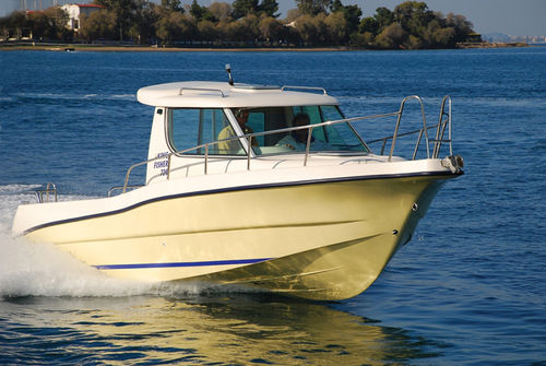 Bateau de pêche-promenade in-bord - KING FISHER 7.20 I - Biskinis Bros S.A. - avec timonerie / max. 8 personnes / 1 cabine