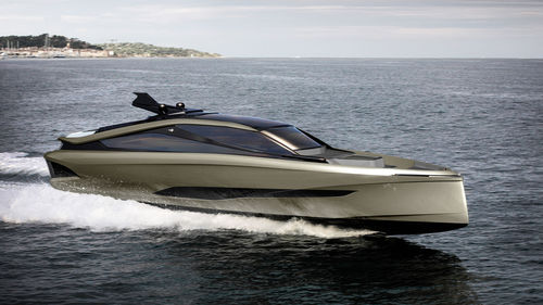 Motor-yacht offshore - METEOR - Van der Valk Shipyard - classique / hard-top / 3 cabines