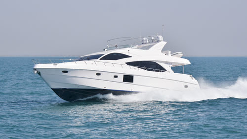 Motor-yacht de croisière - 77 - Majesty Yachts - rapide / à fly / 4 cabines