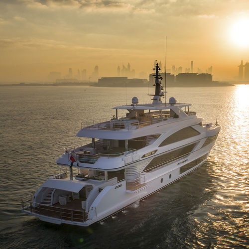 Super-yacht de croisière - 140 - Majesty Yachts - à fly / avec timonerie / ligne d'arbre