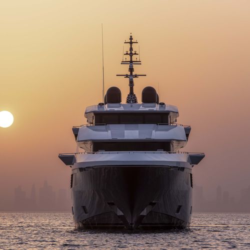 Mega-yacht de croisière - 175 - Majesty Yachts - raised pilothouse / en composite / avec piscine