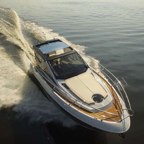 Vedette in-bord - 33 HT - Cobrey Yachts - bimoteur / hard-top / de sport