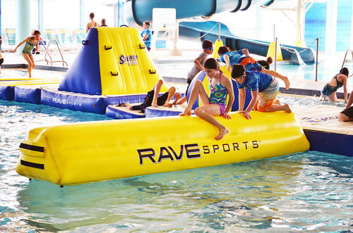Jeu aquatique poutre d'équilibre - Aqua Beam - RAVE Sports - pour base de loisirs / gonflable