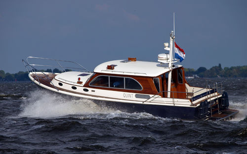 Vedette in-bord - RIFFLER 39 - Neil Marine (Pvt) Ltd - bimoteur / hard-top / en fibre de verre