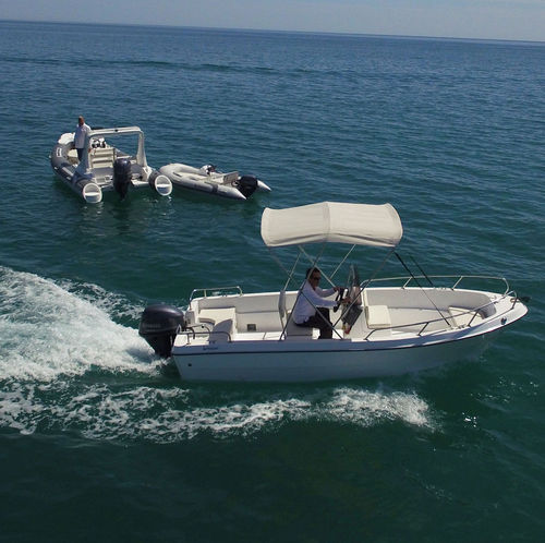 Coque open hors-bord - FRP500 - Qingdao Lian Ya Boat Co.,Ltd. - à console centrale / de pêche sportive / en fibre de verre