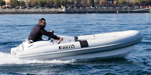 Bateau pneumatique hydrojet - J39 - PIRELLI | TecnoRib - essence / RIB / à console centrale