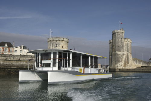 Bateau promenade - Bus de Mer - Alternatives Energies - catamaran / électrique