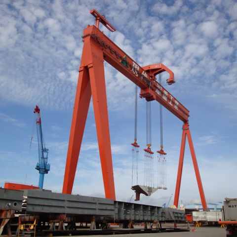 Portique de stockage de conteneurs sur pneus - Konecranes - sur rail