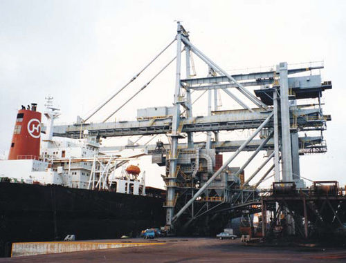 Déchargeur de navire à benne - Hyundai Samho Crane Division - type portique