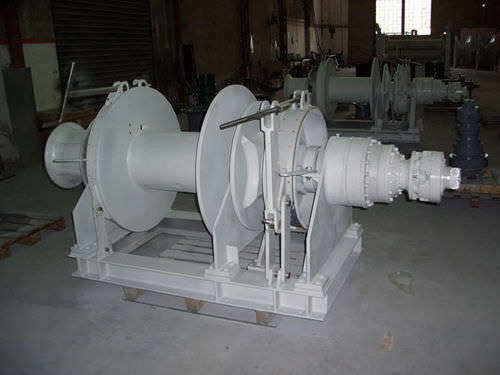 Guindeau hydraulique - C.M.T - pour navire / horizontal / sur le pont