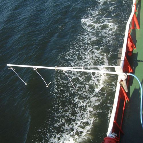 Système de pulvérisation à bras - Widespray - Desmi - de dispersant / monté sur bateau / pour pollution aux hydrocarbures