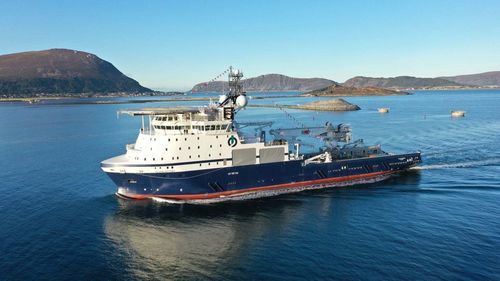 Navire de service offshore de ravitaillement - ISLAND VICTORY - Fincantieri - Cantieri Navali Italiani - remorqueur manoeuvreur d'ancres - AHT / non spécifié