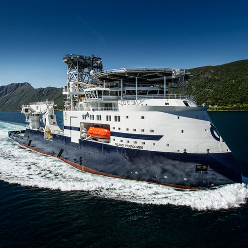 Navire de service offshore pour construction - Island Performer - ULSTEIN