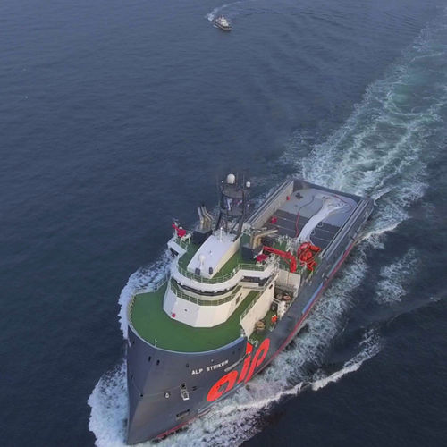 Navire de service offshore remorqueur manoeuvreur d'ancres - AHT - Boka Striker - ULSTEIN