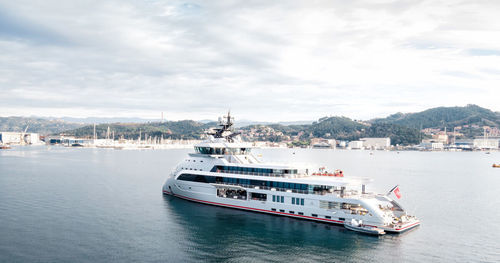 Navire spécial de soutien pour yachts - Olivia O - ULSTEIN