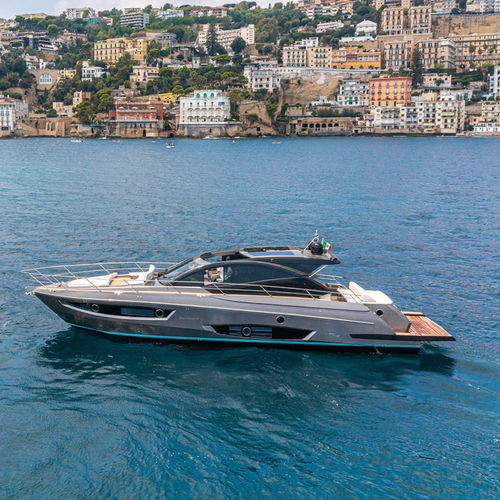 Motor-yacht de sport - COUPÈ 58 - RIO YACHTS - classique / open / soft-top