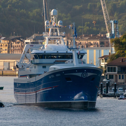 Navire spécial chalutier - ADENIA  - Astilleros Zamakona - transporteur de poissons vivants