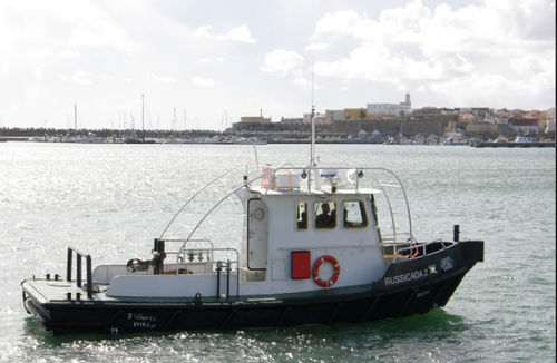 Bateau de travail - 12 - Estaleiros Navais de Peniche - in-bord / en acier