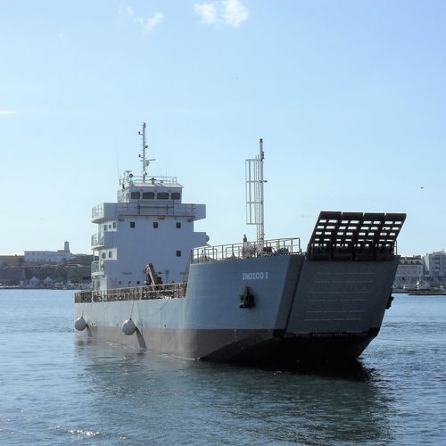 Navire spécial transporteur - 57 - Estaleiros Navais de Peniche - de ravitaillement / barge de travail / de débarquement