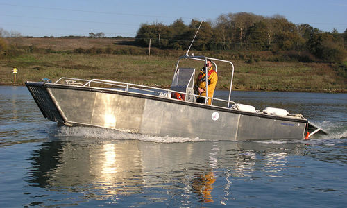 Bateau antipollution - Vikoma Harbour - Vikoma International - catamaran / hors-bord