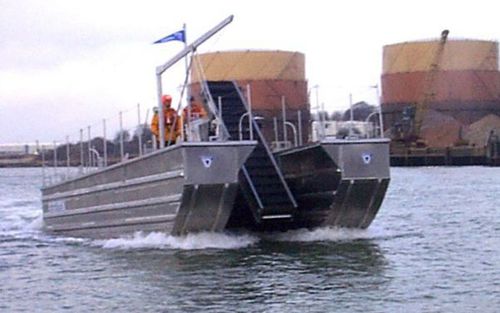 Bateau de récupération des hydrocarbures - EnviroCat - Vikoma International - catamaran / in-bord / en aluminium