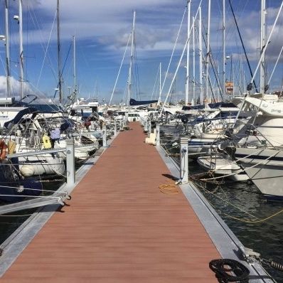 Ponton flottant - Astilleros Amilibia U S.L. - d'amarrage / pour marina / en béton