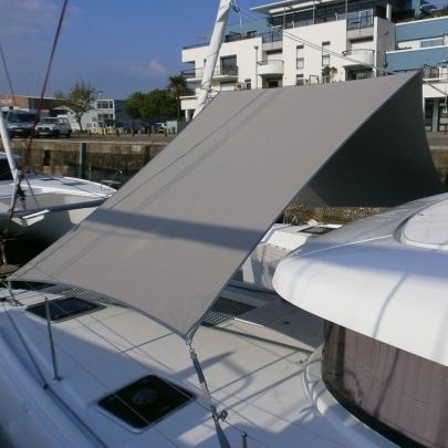 Taud de soleil pour catamaran - Lagoon 42 - TTOP Nautic - en acrylique / gris / rouge
