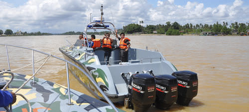 Bateau de surveillance - MSET Interceptor - LOMOcean Design - in-bord