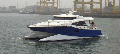 Motor-yacht catamaran - NZCM - LOMOcean Design - rapide / avec timonerie / en composite