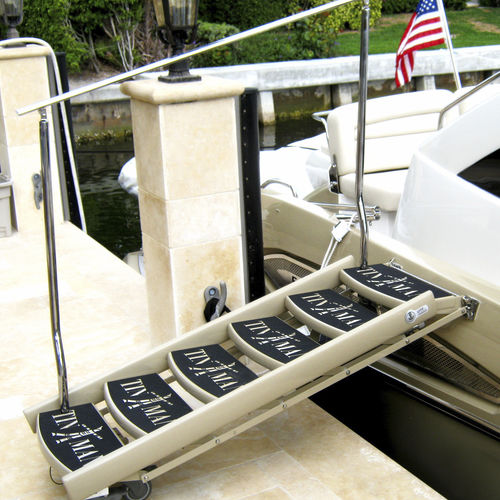 Escalier pour yacht - UMT MARINE LLC