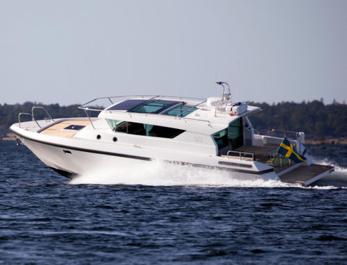 Vedette in-bord - 400 sw - Delta POwerboats - bimoteur / hard-top / 3 cabines