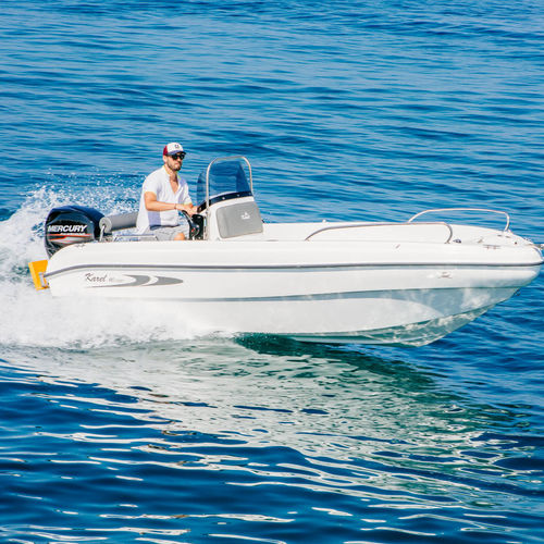 Coque open hors-bord - 480  - Karel Boats - à console centrale / 6 places / bain de soleil