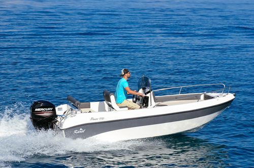 Coque open hors-bord - Paxos 170 - Karel Boats - à console centrale / max. 6 personnes / bain de soleil