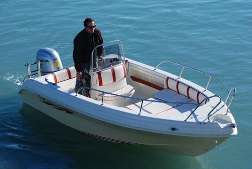 Coque open hors-bord - 500 & 530 OPEN - Karel Boats - à console centrale / de pêche sportive / max. 6 personnes