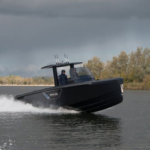 Vedette in-bord - T/T Lonian - Xtenders - open / à console centrale / en carbone