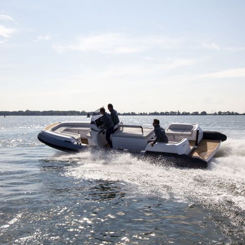 Bateau pneumatique in-bord - PEOPLECARRIER - Xtenders - semi-rigide / à console centrale / open
