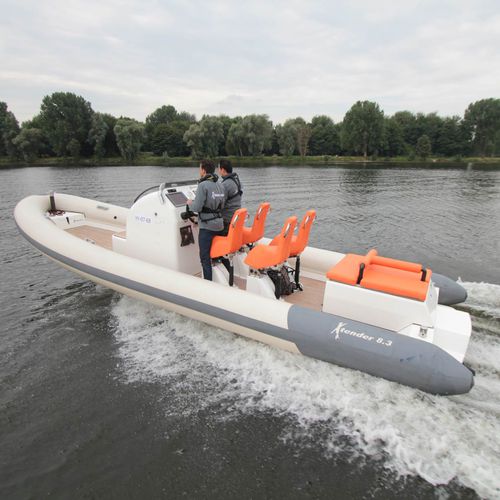 Bateau pneumatique in-bord - 8.3M - Xtenders - semi-rigide / à console centrale / open