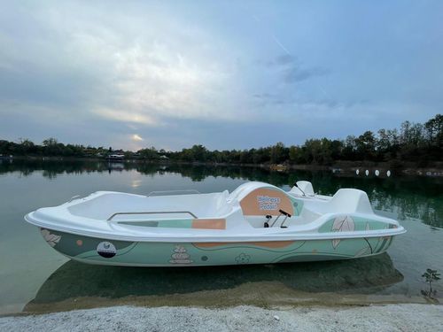 Bateau à pédales 4 places - WELLNESS PEDALO' - GARDASOLAR SRL - en polyéthylène / multicolore / avec balnéo