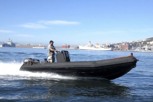 Bateau de travail - RHINO 670 - Rhino Marine Products (Pty) Ltd - catamaran / hors-bord / en HDPE