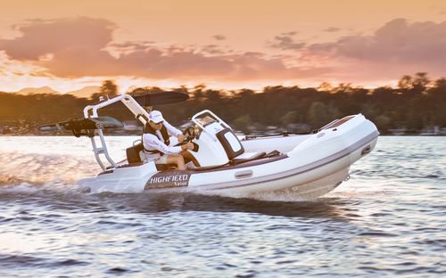 Bateau pneumatique hors-bord - Velox 420 - HIGHFIELD BOATS - semi-rigide / open / à console centrale