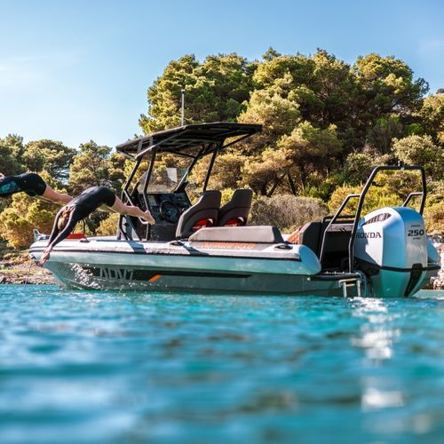 Bateau pneumatique hors-bord - ADV7 - HIGHFIELD BOATS - semi-rigide / open / à console centrale