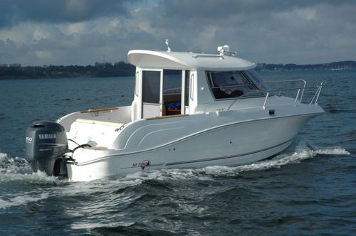 Bateau de pêche-promenade hors-bord - 700 CAMPING  - Mazury Sp. z o.o.  - avec timonerie / rapide / max. 7 personnes