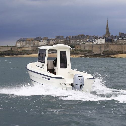 Bateau de pêche-promenade hors-bord - Fisher 21 - SMARTLINER - avec timonerie / en fibre de verre / max. 7 personnes